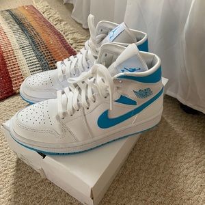 Jordan 1 mid UNC (women’s)